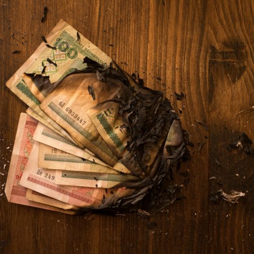 Bakar uang,, katanya..